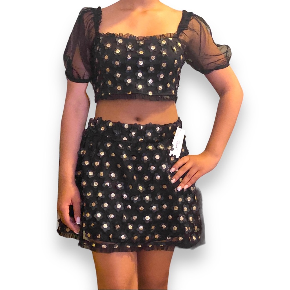 Storia- Floral Crop Top and Mini Skirt Set- Women’s Medium
